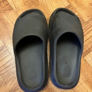 Yeezy Gray Slides